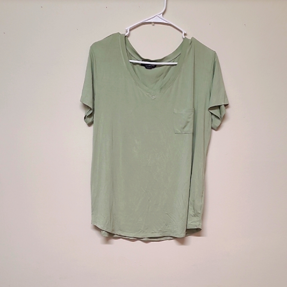 Essentials Green Relaxed Short Sleeve Tee for women zise L used good condition